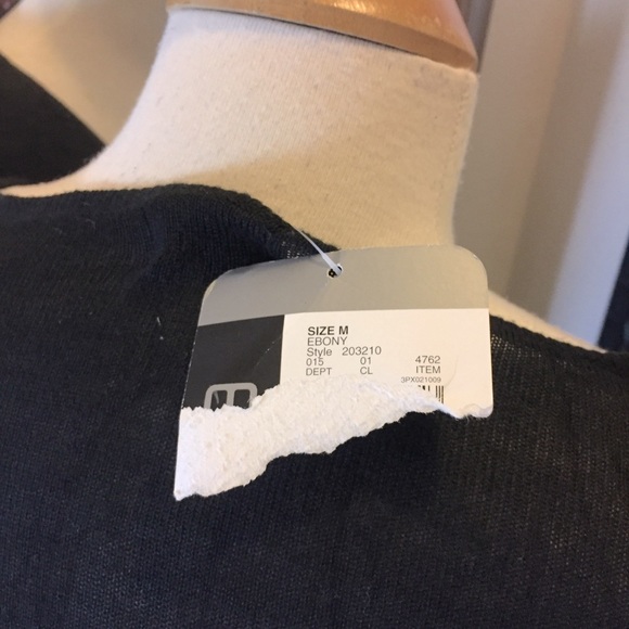 NWT Light weight V-neck black sweater size medium - Picture 8 of 12